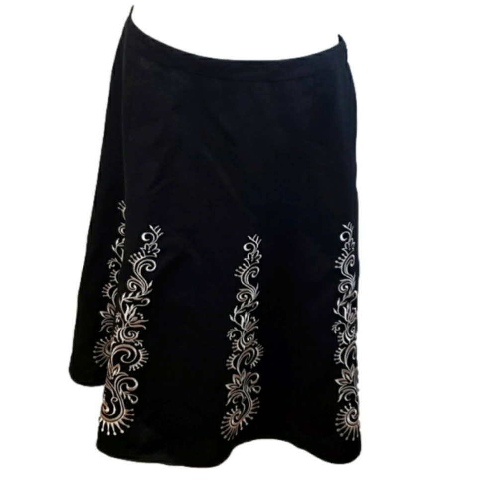 Loft Linen black and white skirt  embroidery Size 10